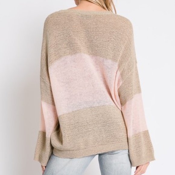 Store Closing‼️  Color Block Oversized Top - Picture 4 of 7